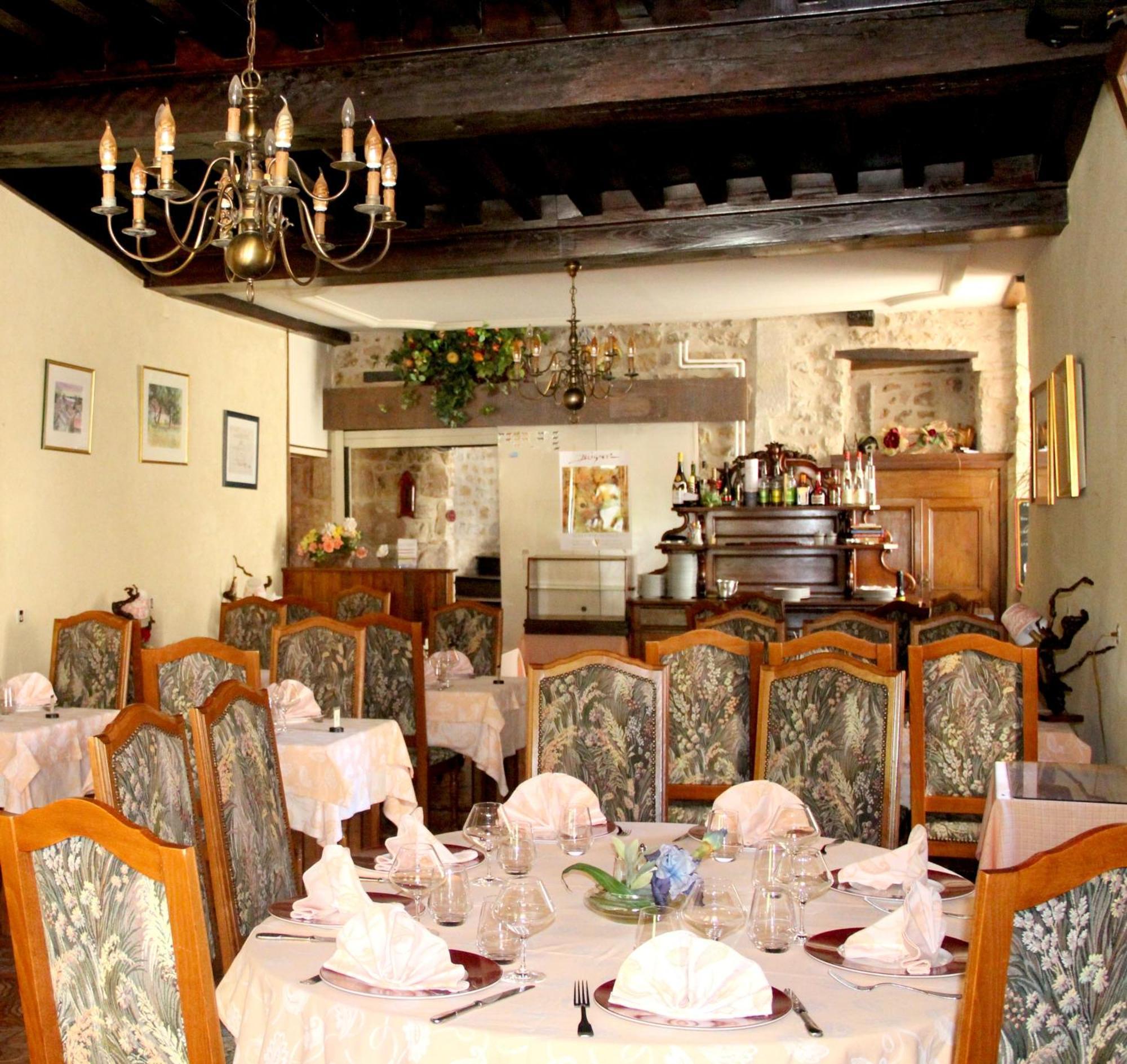 فندق Logis Des Trois Maures Couches المظهر الخارجي الصورة