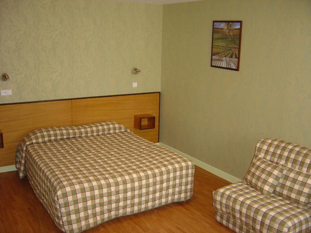 فندق Logis Des Trois Maures Couches المظهر الخارجي الصورة