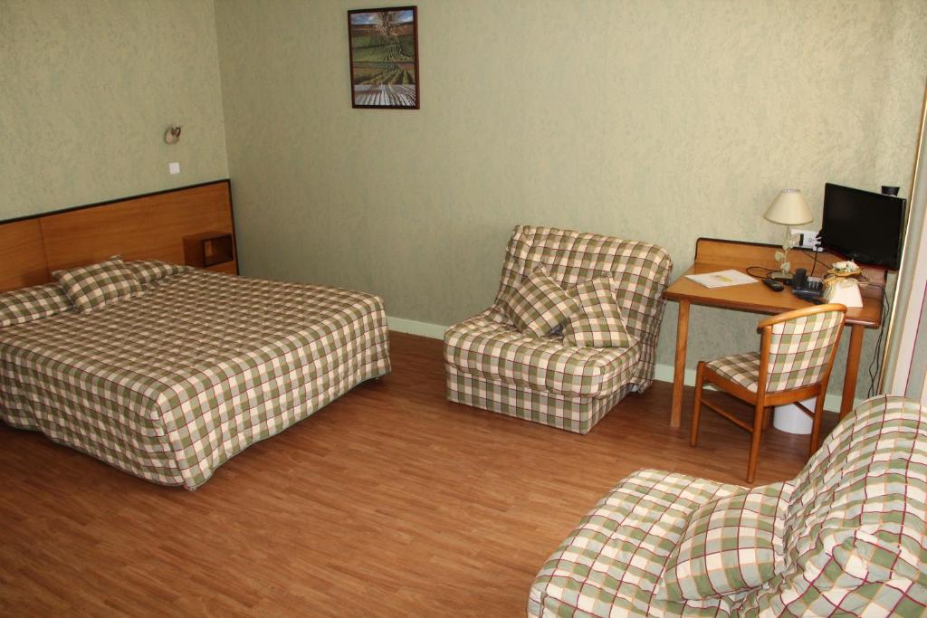 فندق Logis Des Trois Maures Couches الغرفة الصورة
