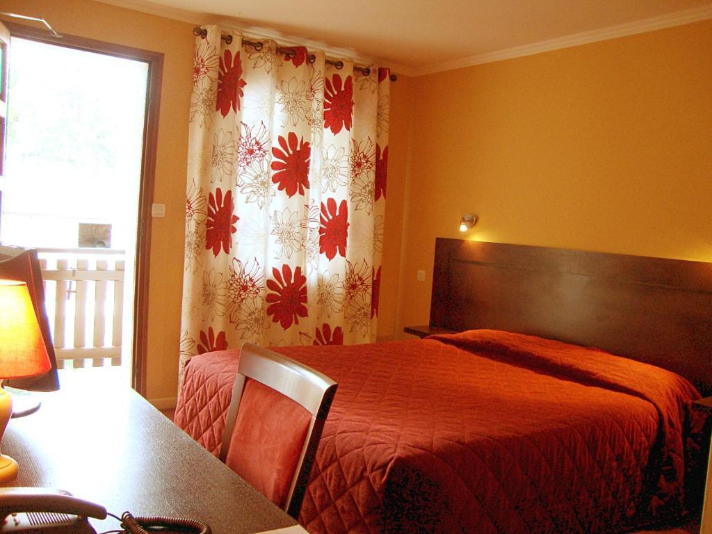 فندق Logis Des Trois Maures Couches الغرفة الصورة