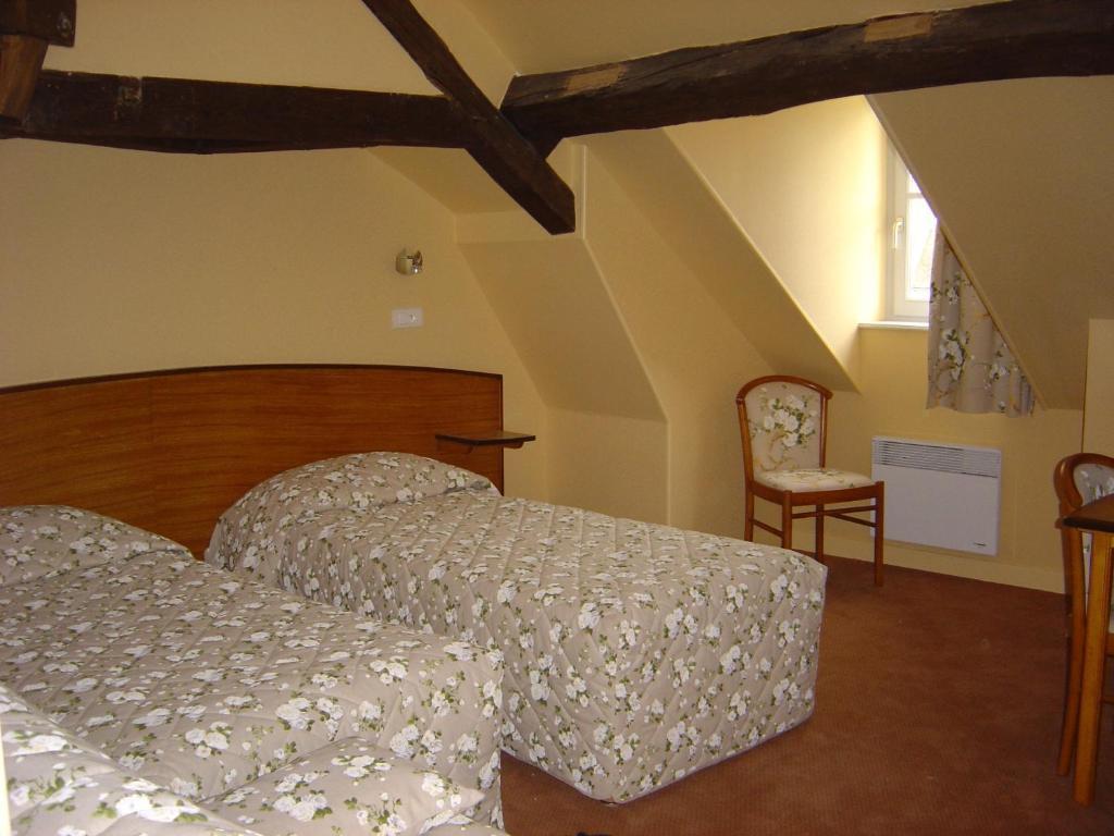 فندق Logis Des Trois Maures Couches الغرفة الصورة
