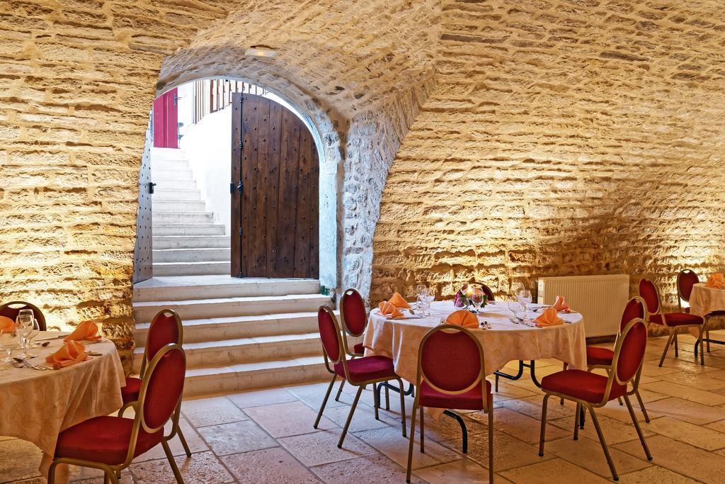 فندق Logis Des Trois Maures Couches المظهر الخارجي الصورة