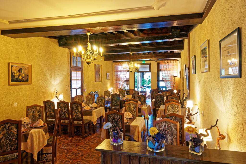 فندق Logis Des Trois Maures Couches المظهر الخارجي الصورة